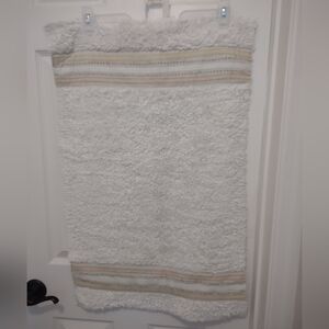 Croscill Home Cream & Color Trim Bath Rug 30"l x 20"w In 100% Cotton 